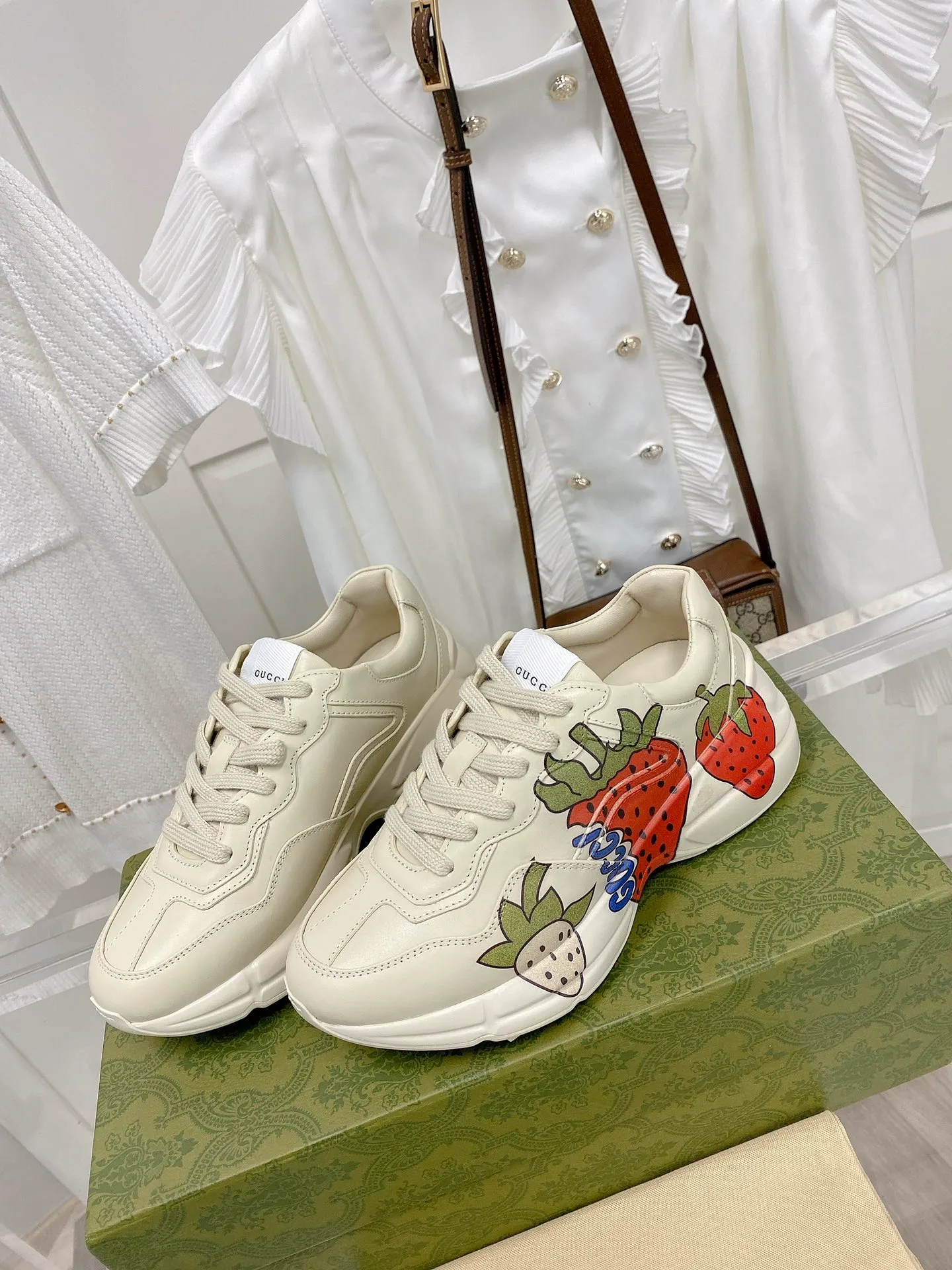 👟👟Ex-factory price 480👟👟 Women's Shoes Factory Upgraded Version 2022 Gucci Gucci top version couple's dad shoes series is new! 🖤 ⚠GG couple’s dad shoes have been popular in recent years; new colors are updated constantly; Gucci has updated new colors in 2022, and our home and counters have new ones at the same time. This classic dad shoe has celebrities and Internet celebrities Anchors and others are sure to plant grass and call ❤ Classic fashion style, distressed leather surface, 5D drawing printing; mixed surface splicing colors, etc... Original customization (off-white eco-friendly cowhide, first layer of cowhide inside), original outsole... Shiny colorful drawings embellish the sides of the shoe body, old color rubbing, package production technology, 1:1 creation / only to make the best shoes. Size: Women’s 35-45
